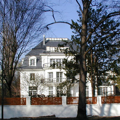 Modern Villas: Thomas Mann Allee, München - Thomas Mann Villa im Herzogpark