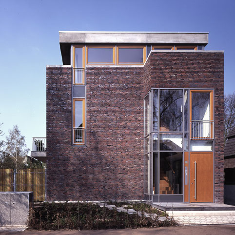 Modern Villas: Menzelstraße, Hamburg - Dreifamilienhaus im Milieuschutzgebiet